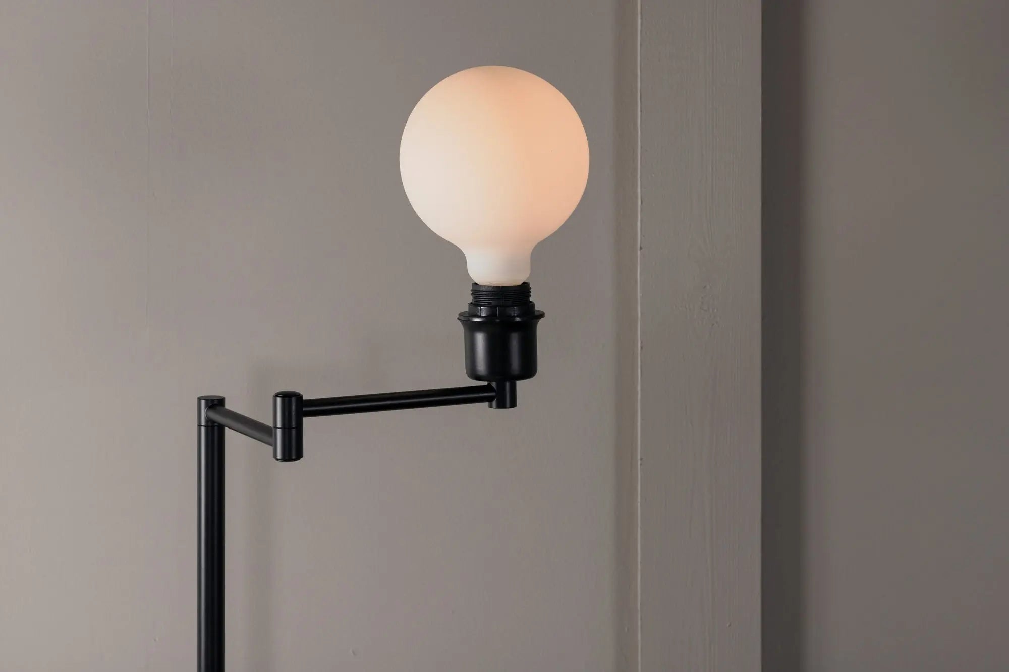 Lampadaire Virro - 126 x 44,5 x 25,5 - Acier