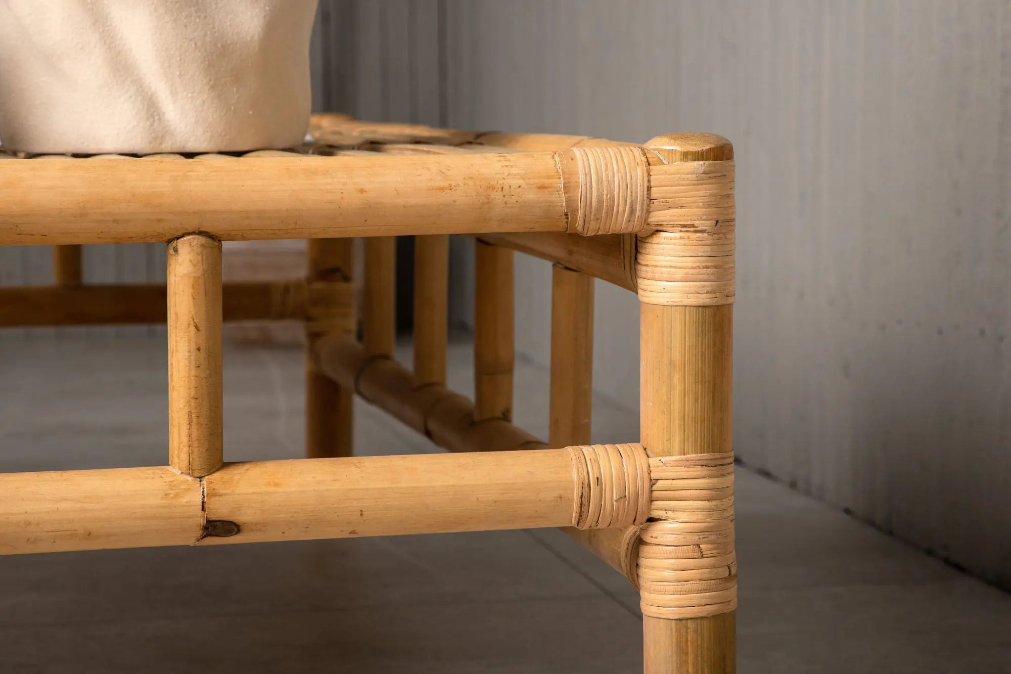 Table de canapé en canne Loome