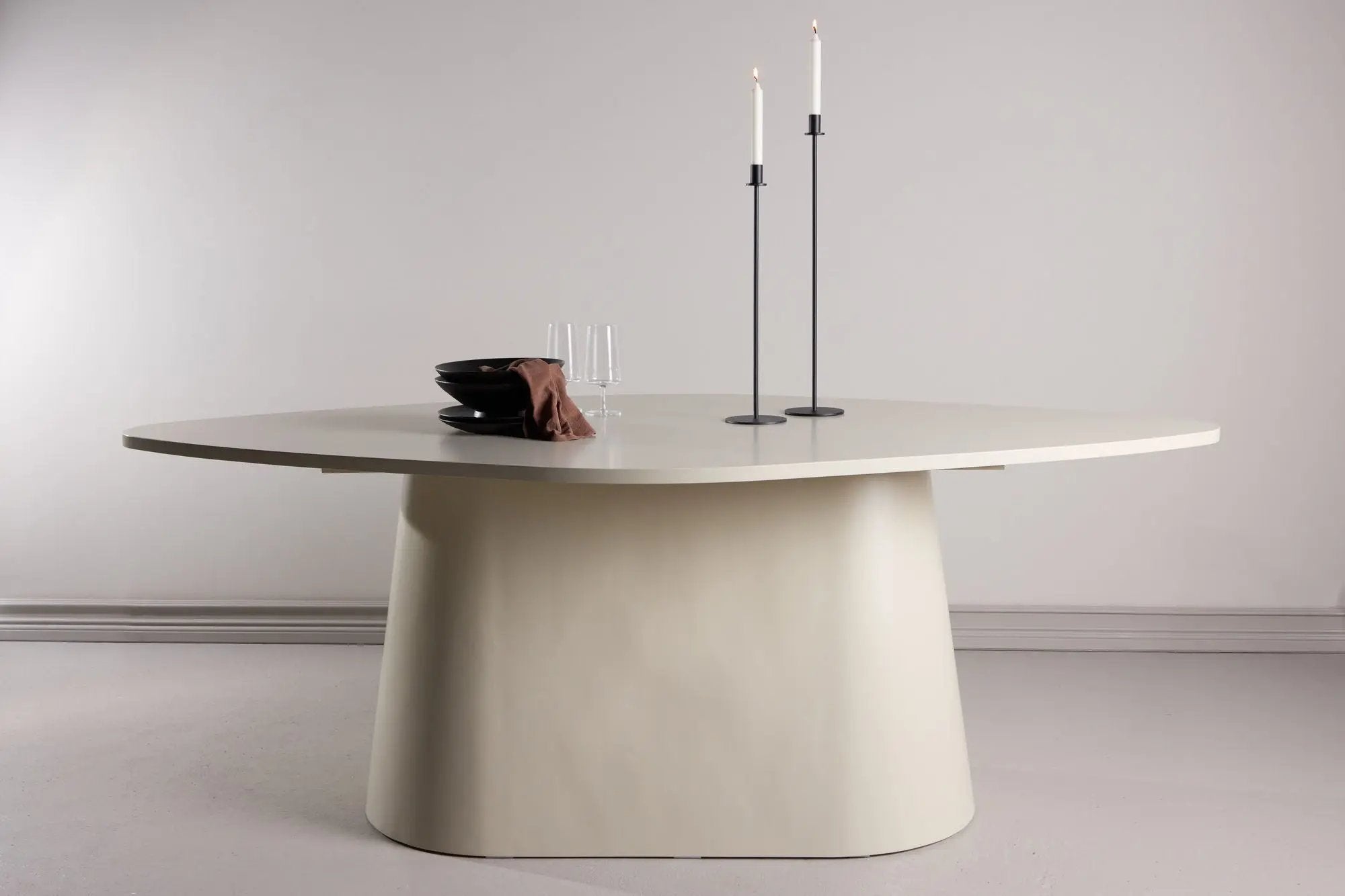 Table Diamond  Loome