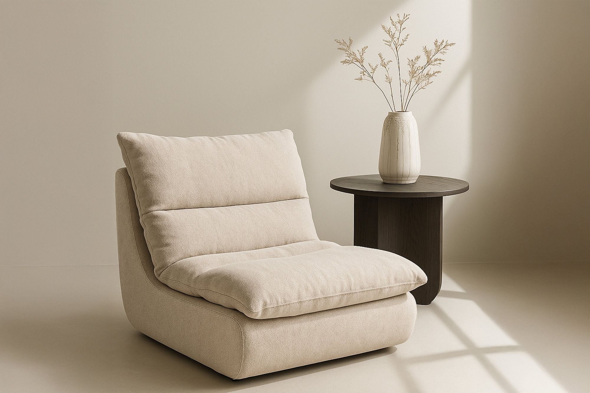 Selar Lounge Chair / White Fabric  Loome