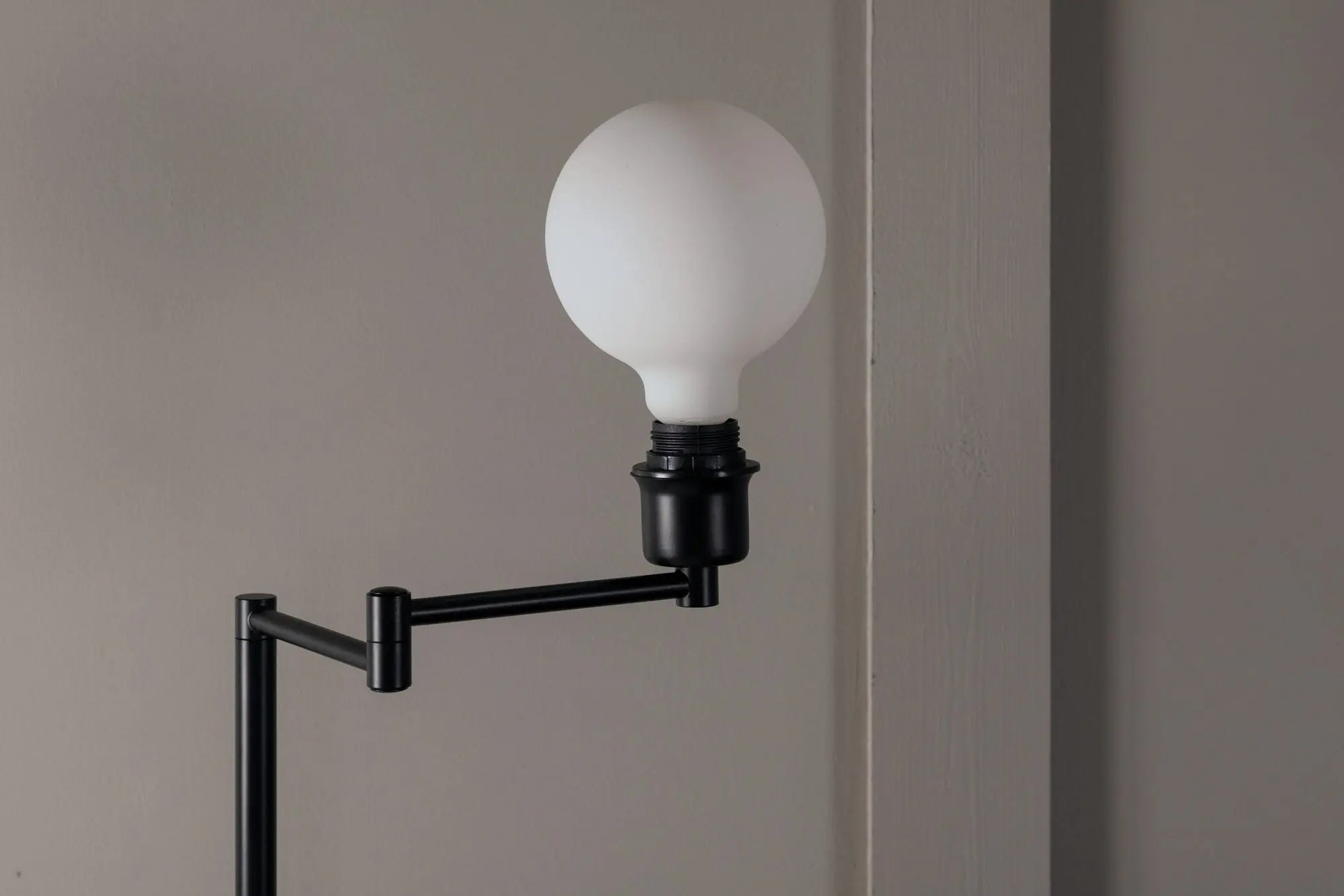 Lampadaire Virro - 126 x 44,5 x 25,5 - Acier