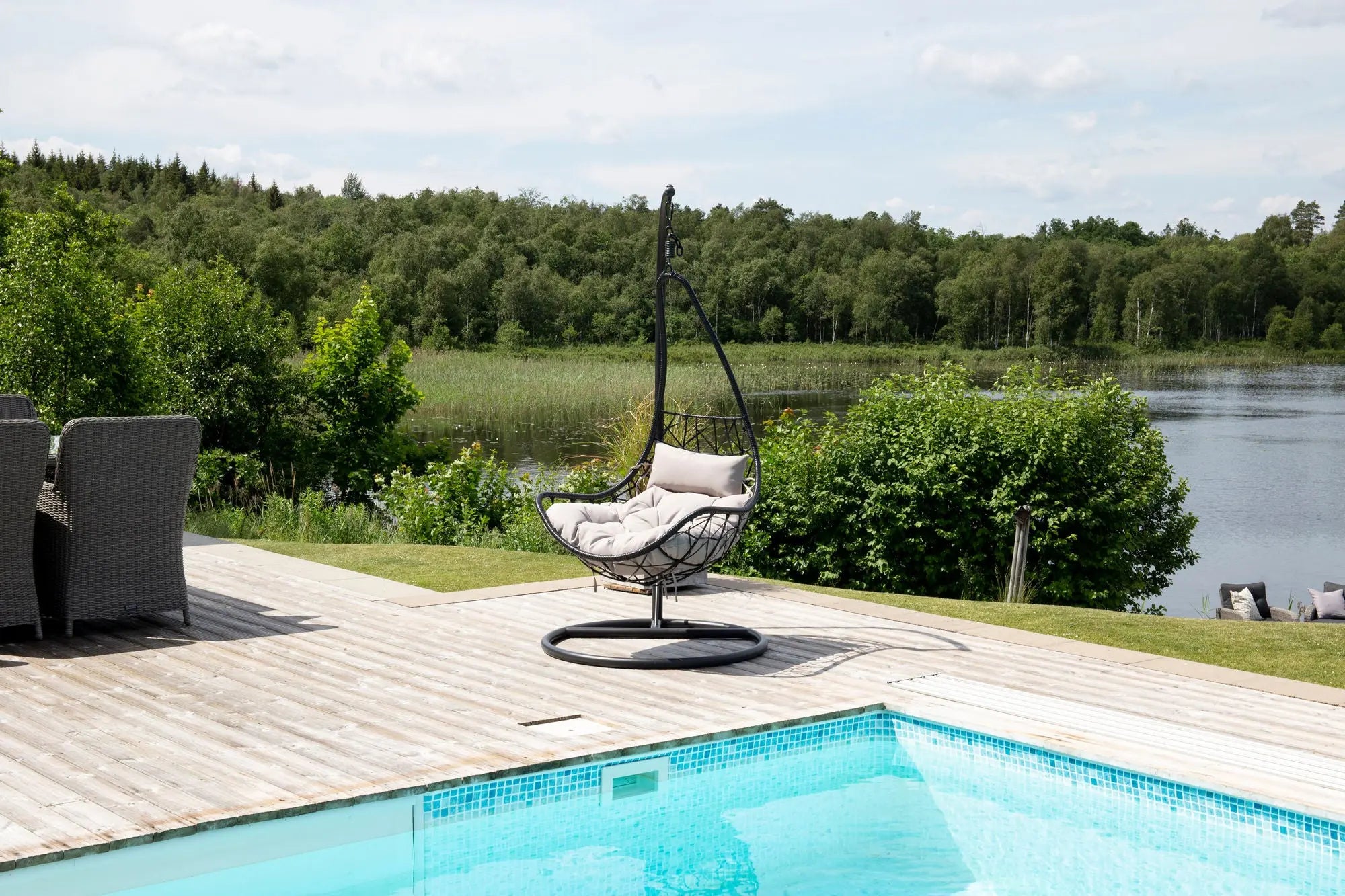 Chaise Suspendue Vide  Loome